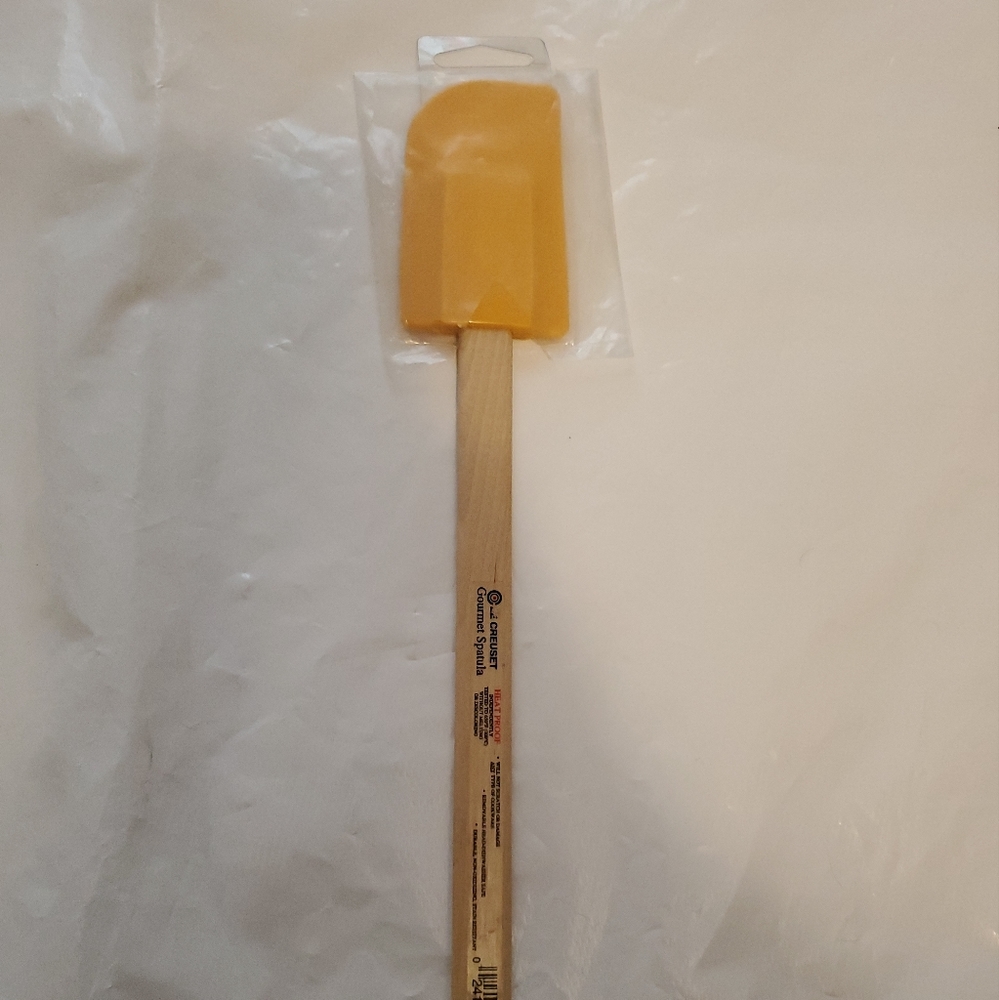LE CREUSET Plate Scraper Spatula Gold